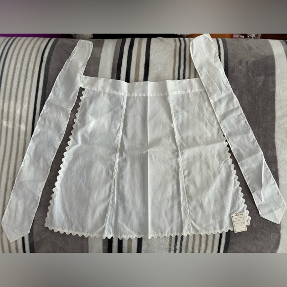 Vintage Other - Vintage White Apron with Scalloped Edges